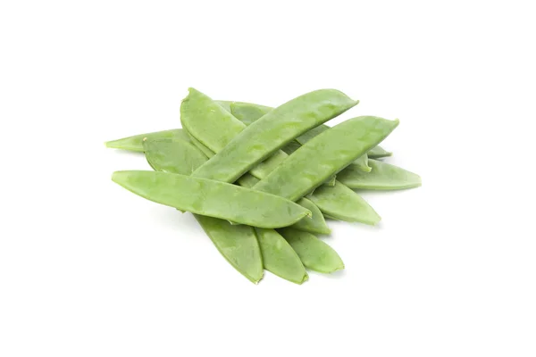 Frische grüne Hülsenfrüchte auf weißem Hintergrund — Stockfoto