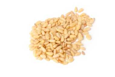 Çam fıstığı, beyaz arka plan üzerinde izole