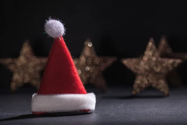 Kerstman hoed met sterren achtergrond — Stockfoto