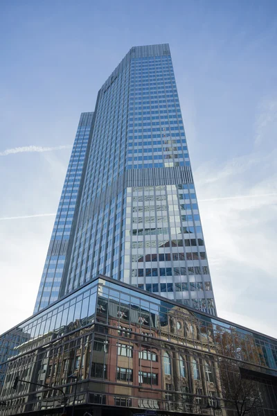 Arranha-céus de vidro moderno em Frankfurt, Alemanha — Fotografia de Stock