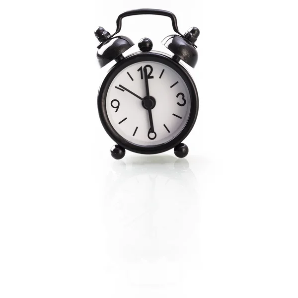 Reloj despertador negro mostrando seis — Foto de Stock