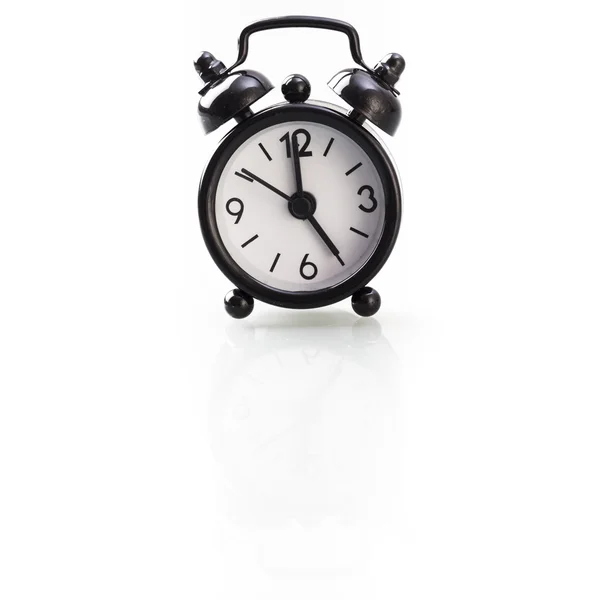 Reloj despertador negro mostrando cinco — Foto de Stock