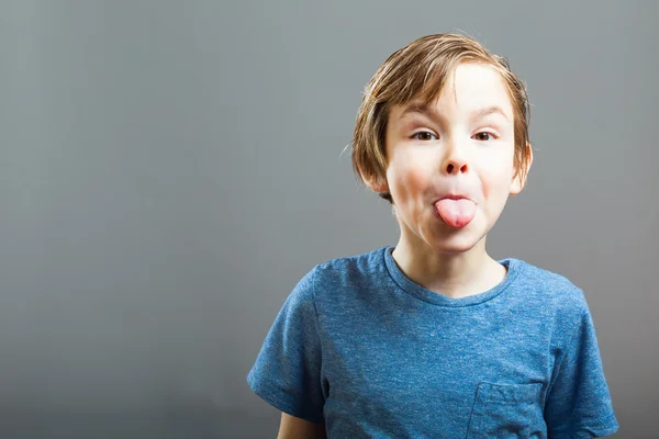 Little Boy Expressions - Sticking out Língua — Fotografia de Stock