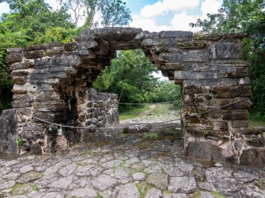 Kutsal Kolombiya öncesi Maya Dini Sitesi