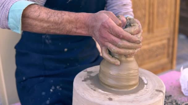 Closeup of potter making clay vase on mechanical pottery wheel — Stock Video