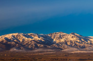 Gün batımında dağ alps