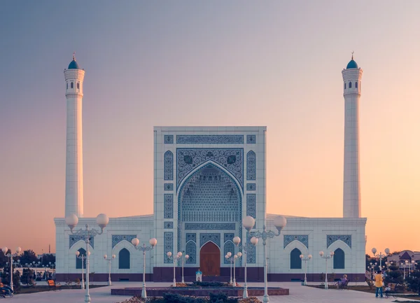 Moskee portaal bij zonsondergang — Stockfoto