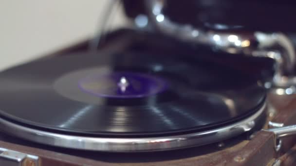 Eski gramofon oynama — Stok video