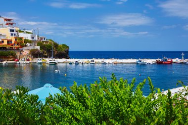 Yaz aylarında Girit Adası'nda Deniz Manzaralı