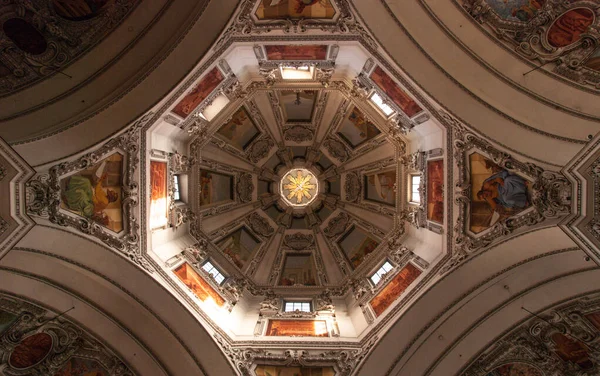 Magnífico Teto Dentro Catedral Salzburgo Áustria — Fotografia de Stock