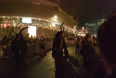 Krampuslauf, Avusturya 'nın Schladming kentindeki geleneksel şeytan geçit töreni.