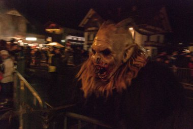 Krampuslauf, Avusturya 'nın Schladming kentindeki geleneksel şeytan geçit töreni.