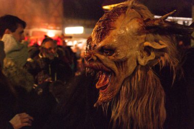 Krampuslauf, Avusturya 'nın Schladming kentindeki geleneksel şeytan geçit töreni.
