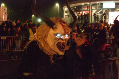 Krampuslauf, Avusturya 'nın Schladming kentindeki geleneksel şeytan geçit töreni.