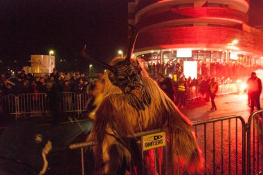 Krampuslauf, Avusturya 'nın Schladming kentindeki geleneksel şeytan geçit töreni.