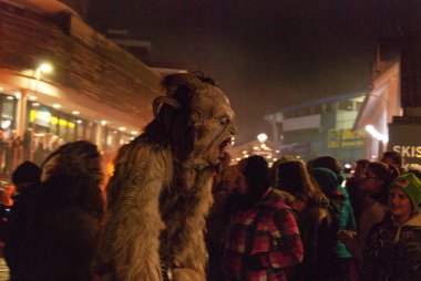 Krampuslauf, Avusturya 'nın Schladming kentindeki geleneksel şeytan geçit töreni.