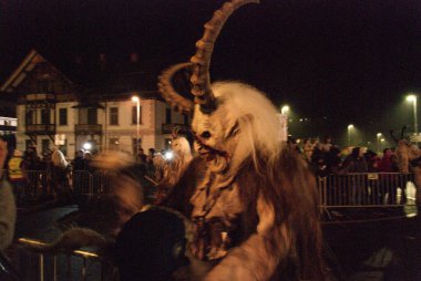 Krampuslauf, Avusturya 'nın Schladming kentindeki geleneksel şeytan geçit töreni.