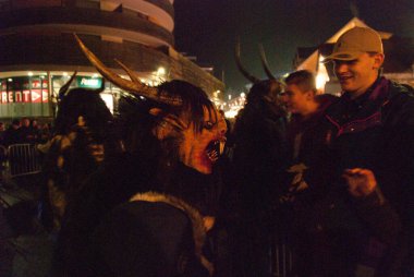Krampuslauf, Avusturya 'nın Schladming kentindeki geleneksel şeytan geçit töreni.