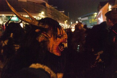 Krampuslauf, Avusturya 'nın Schladming kentindeki geleneksel şeytan geçit töreni.