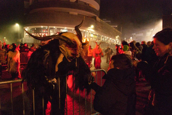 Krampuslauf, Avusturya 'nın Schladming kentindeki geleneksel şeytan geçit töreni.