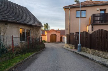 Prag 'ın Lochkov ilçesinde bir sokak.