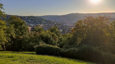 Weissenburg Parkı 'nın tepesinden Almanya' nın Stuttgart şehrinin güzel bir manzarası