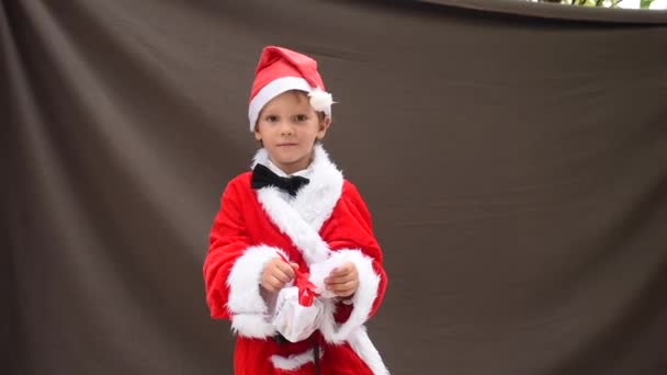 Selamat Membeli Topi Santa Dengan Senyuman Tahun Baru Dan Natal — Stok Video