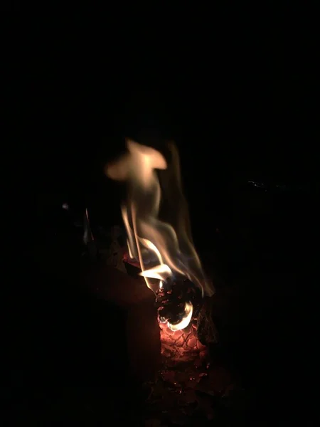 烤火特写 燃烧的火焰 — 图库照片
