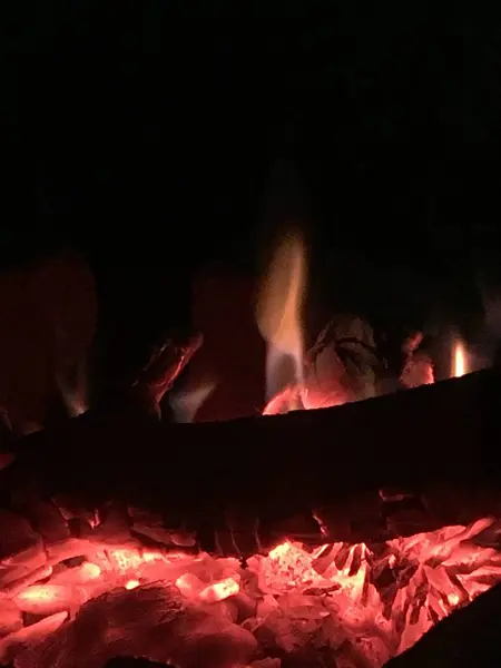 Grill Pożar Bliska Płomienie Pożarowe — Zdjęcie stockowe