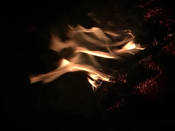 Grillvuur Van Dichtbij Brandende Vlammen — Stockfoto