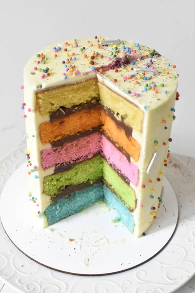 Torta Compleanno Colorata Torta Arcobaleno — Foto Stock