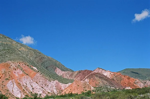 アルゼンチンの7月のカラフルな山々 — ストック写真