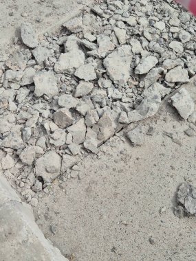 Çatlak beton döküntüleri ve desenli döşemeler