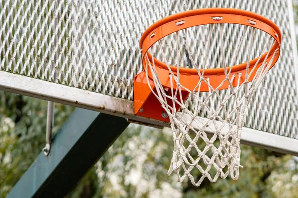 Basketbal Straat Stedelijke Stijl Met Groene Bomen Achtergrond Een Gezonde — Stockfoto