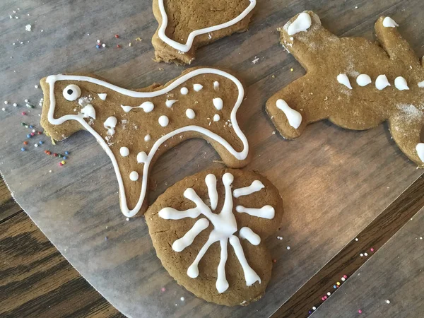 Traditional Decorated Gingerbread Christmas Cookies Table — Stock Photo, Image