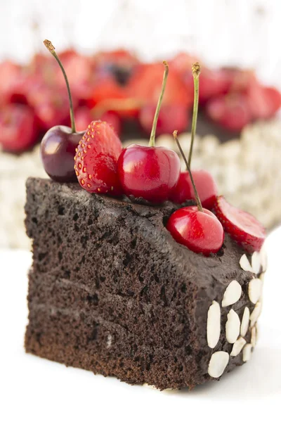 Chocolate cake with cherries. — Stock Photo, Image