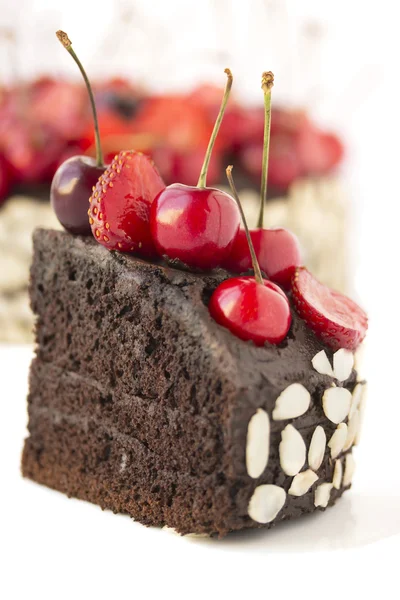 Шоколадный торт с вишней. — стоковое фото