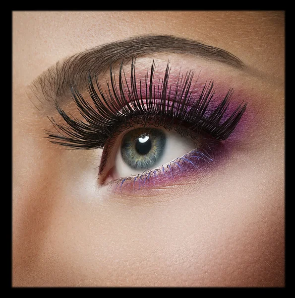 Beauty makeup for blue eyes. — Stock Photo, Image