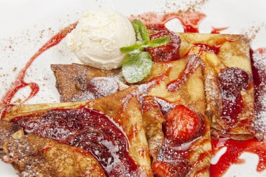 Krep portakal sosu ve dondurma ile