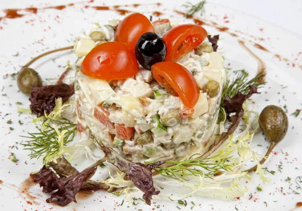 Ryska traditionella sallad olivier — Stockfoto