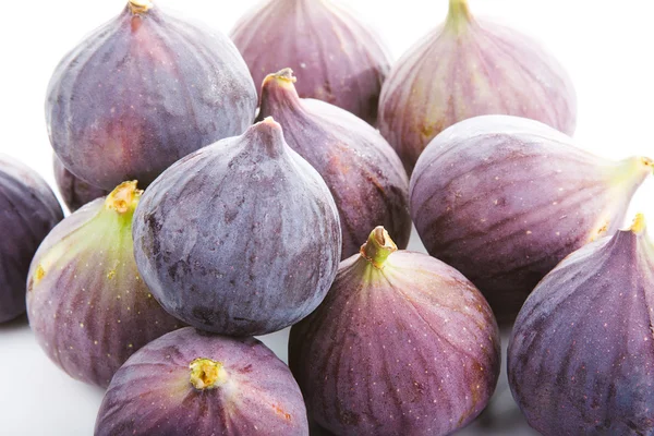 Figues fraîches isolées sur fond blanc — Photo