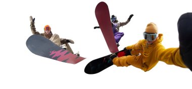 Snowboard sürücüleri beyaz arka planda izole edildi.