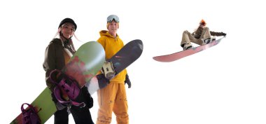 Snowboard sürücüleri beyaz arka planda izole edildi.