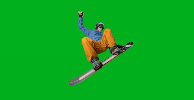 Snowboard sürücüsü yeşil ekranda izole edildi.