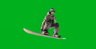 Snowboard sürücüsü yeşil ekranda izole edildi.