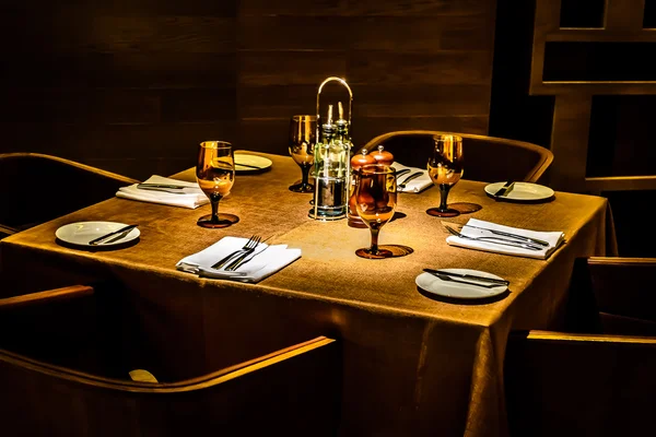 Beautiful table setting in a high class italian restaurant — Stock Photo, Image