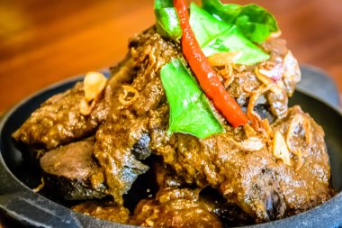 sığır eti rendang köri sos güveç