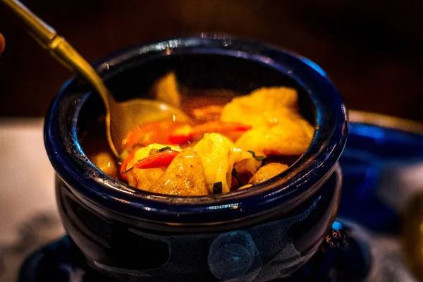 Tom Yum Koong Klasik Tayland Çorbası Tatlı ve baharatlı karides ve saman mantarlı