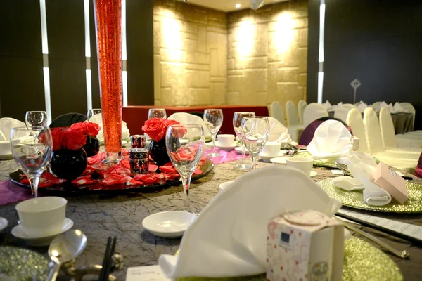 Hotel salón banquete mesa ajuste —  Fotos de Stock