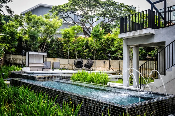 Piscina di una casa — Foto Stock